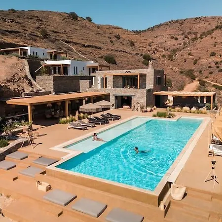 Naos Villa