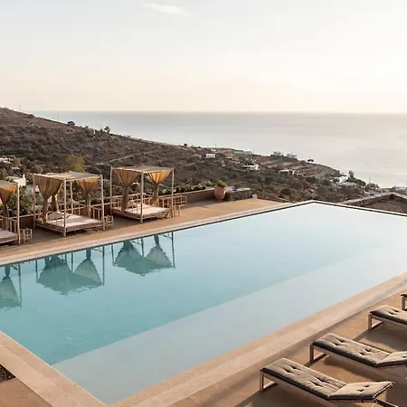 Naos Villa *