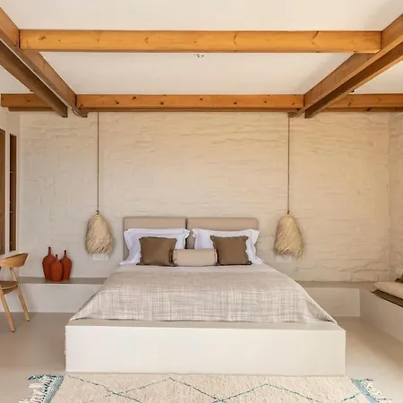 Naos Villa