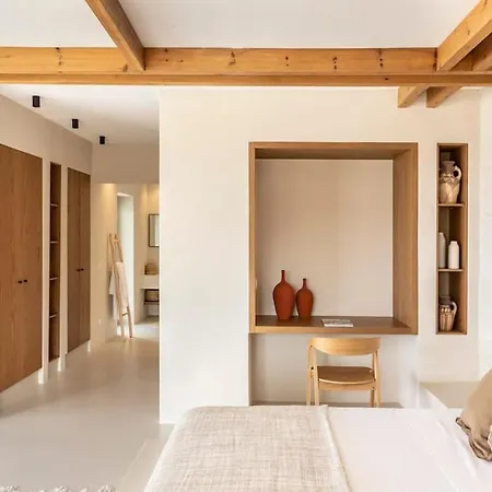 Naos Villa