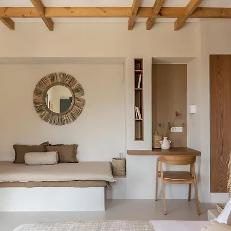 Villa Naos
