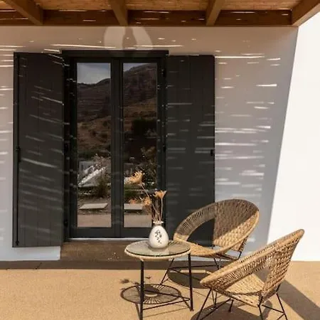 Naos Villa